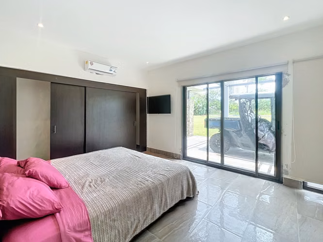 Venta de Casa con Piscina en Coronado – Club de Golf
