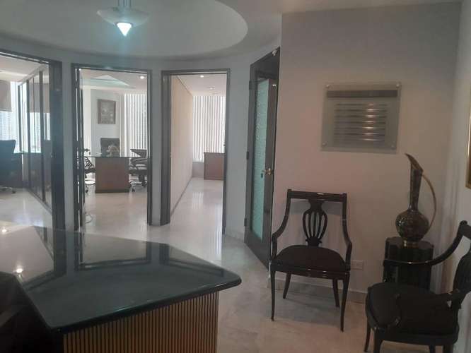 Vendo Céntrica Oficina Amoblada Torre Advance - Imagen 3