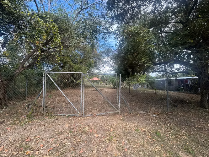 Vendo terreno de playa plano en Nueva Gorgona. Negociable