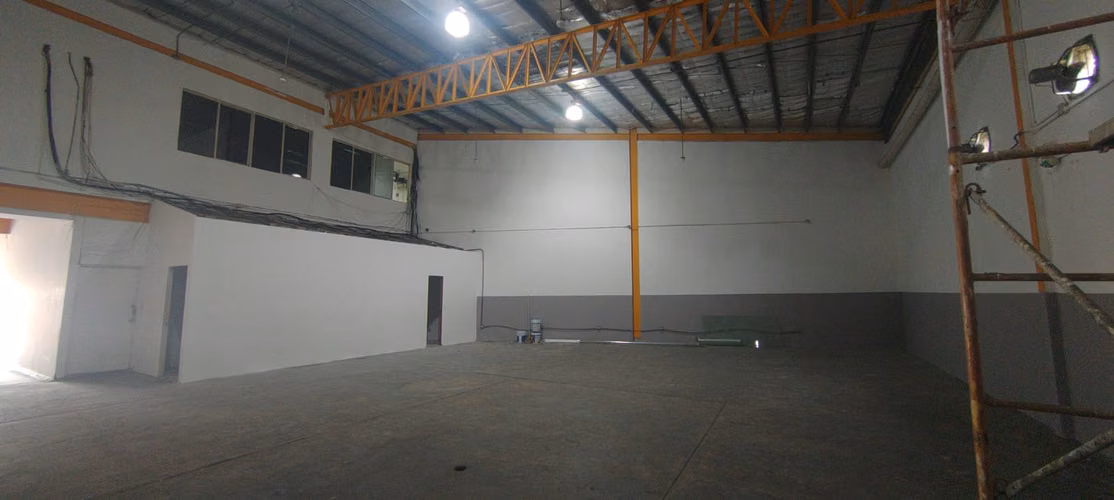 Bodega for Rent - 265 m ² with Office - 124; List to operate