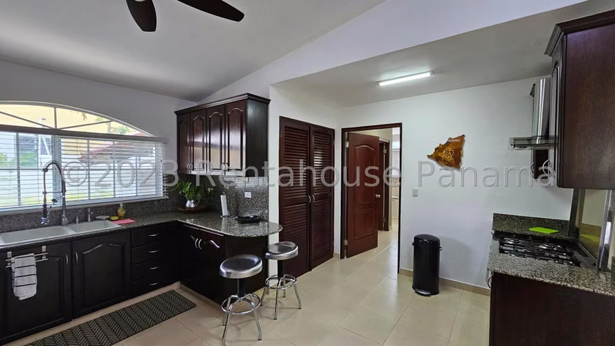 alquilo casa amoblada en coronado OF 24-9038