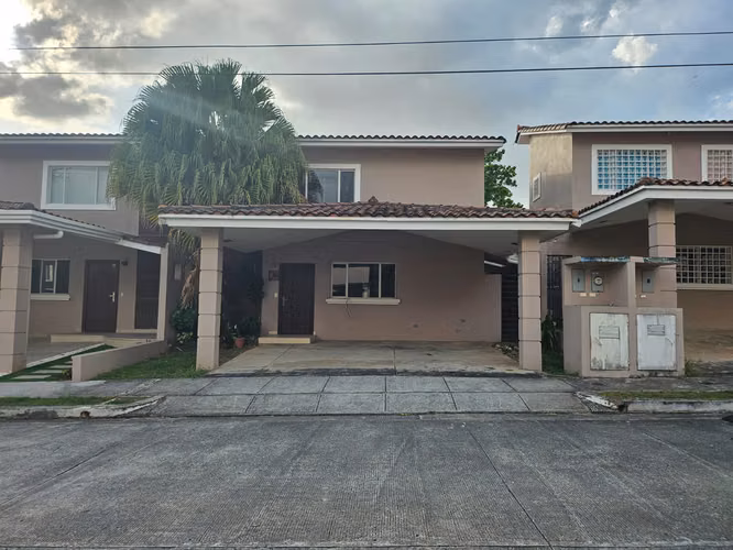 Bank Sells House in PH Villa Tiber, Brisas del Golf