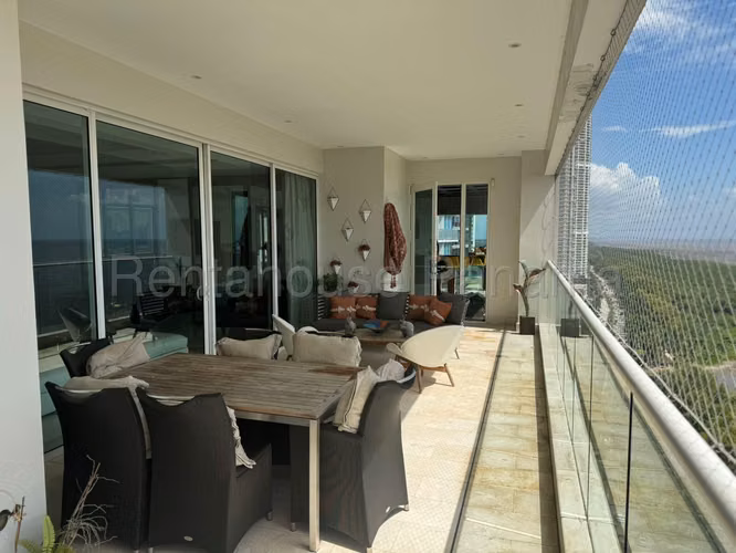 Se Vende Apartamento en Costa del Este LA26-5276