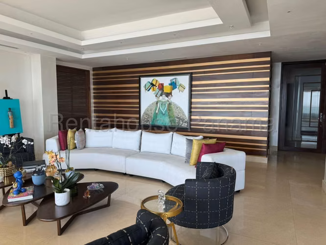 Se Vende Apartamento en Costa del Este LA26-5276