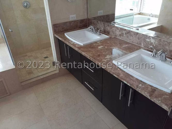 Se Vende Apartamento en Costa del Este LA26-4958