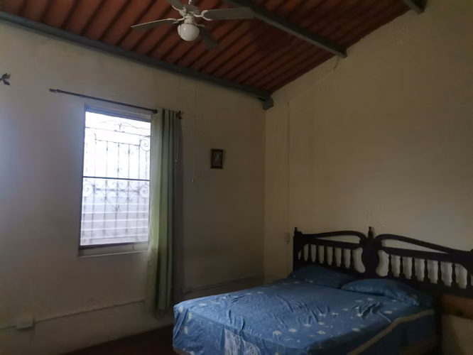 SE VENDE CASA BETHANIA MIRAFLORES 3 HABITACIONES TERRENO 560M2