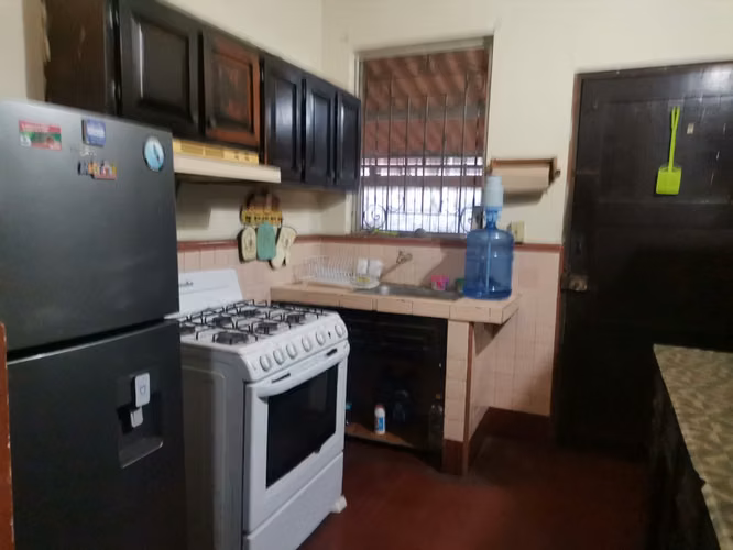 SE VENDE CASA BETHANIA MIRAFLORES 3 HABITACIONES TERRENO 560M2