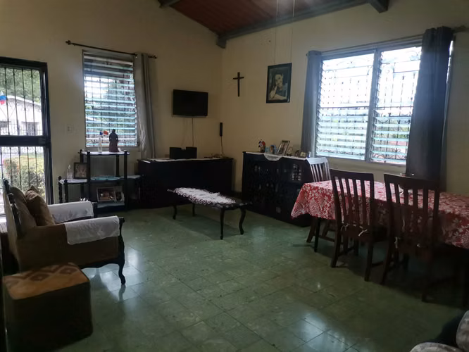 SE VENDE CASA BETHANIA MIRAFLORES 3 HABITACIONES TERRENO 560M2
