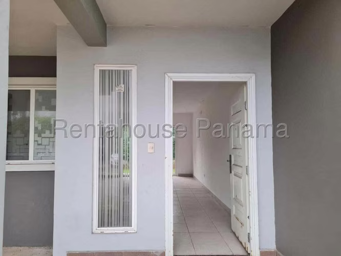 Se Vende Casa en Brisas Del Golf MDV26-2447