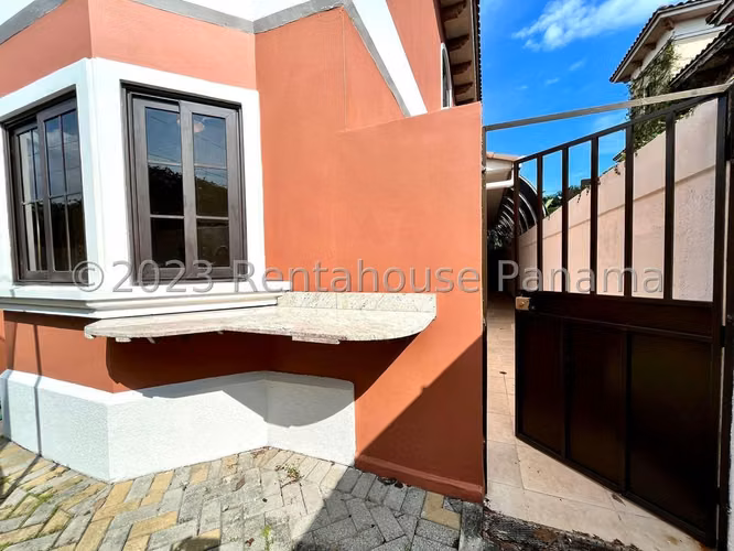 Casa en Venta en Costa Sur AFC 25-6082