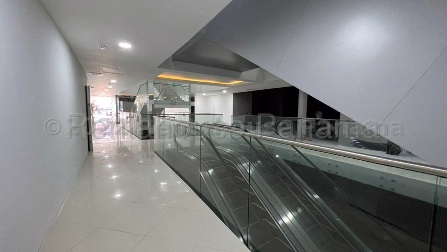 Gran oportunidad de alquiler de local comercial a pasos de Vía Argentina. DP - Imagen 3