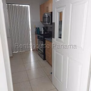 Venta de Apartamento con 147m2 en Costa Del Este PH Sol Del Este 26-3835SR