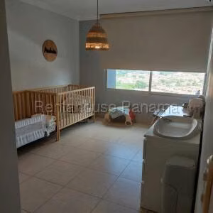Venta de Apartamento con 147m2 en Costa Del Este PH Sol Del Este 26-3835SR