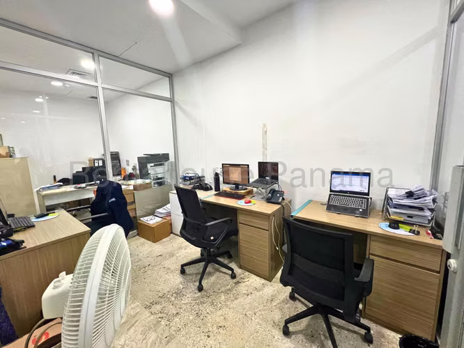VENTA DE OFICINA EN  OBARRIO HQ