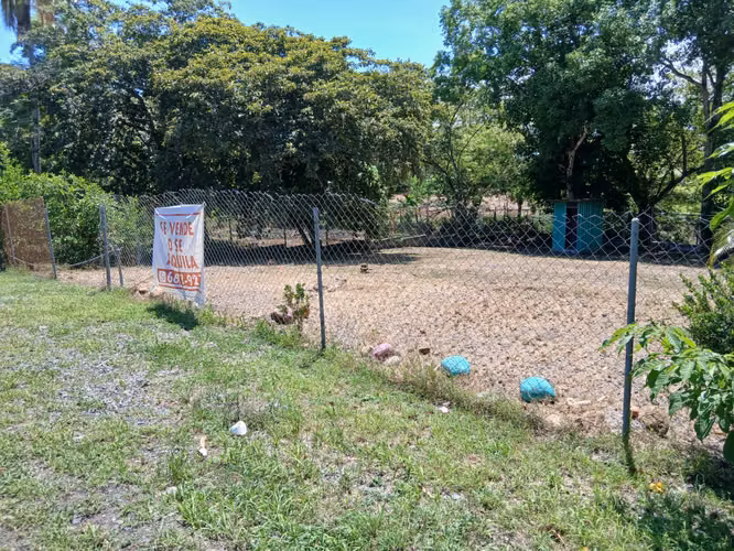 Vendo lote en Las Uvas de San Carlos sobre la principal, bien céntrico. - Imagen 3