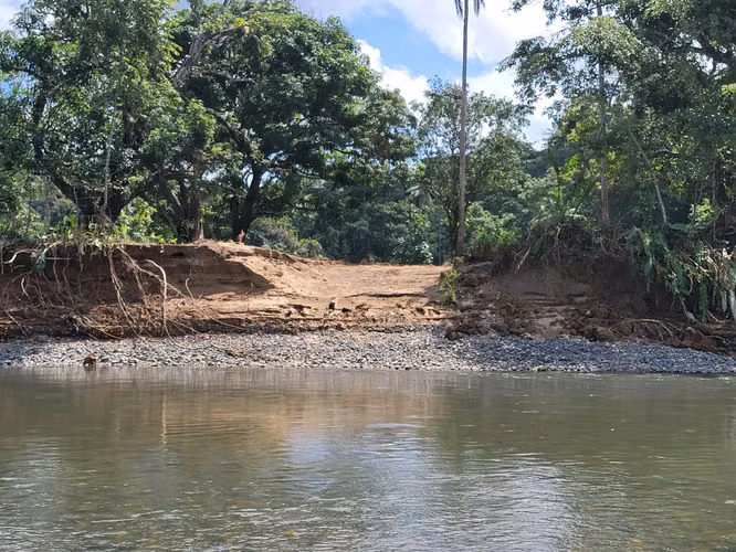 VENDO TERRENO EN CHEPO 4.7 HECTAREAS. CASA  SEMICONSTRUIDA DE 200 MTS!