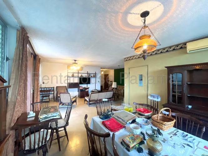 Vendo Apartamento Espacioso en PH Gina, Obarrio 26-2515GG