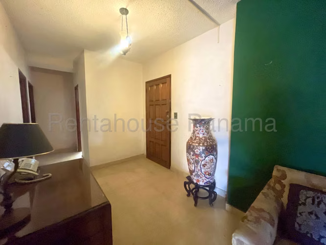 Vendo Apartamento Espacioso en PH Gina, Obarrio 26-2515GG