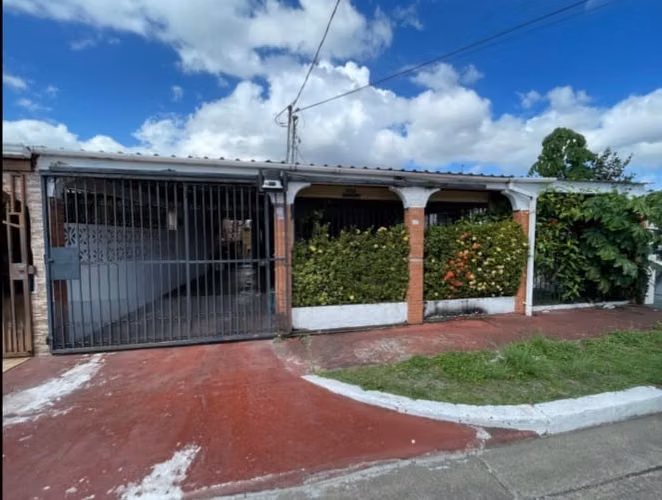 VENTA DE CASA EN REPARTO NUEVO PANAMÁ ( CHANIS)