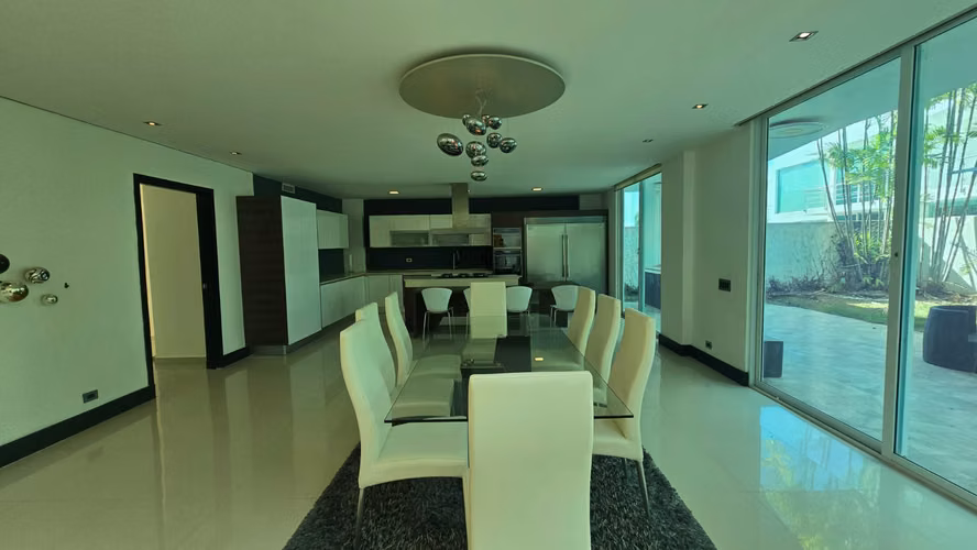 CASA EN COSTA SUR AMOBLADA - 392M2 - 4 HABITACIONES - *