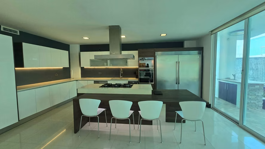 CASA EN COSTA SUR AMOBLADA - 392M2 - 4 HABITACIONES - *