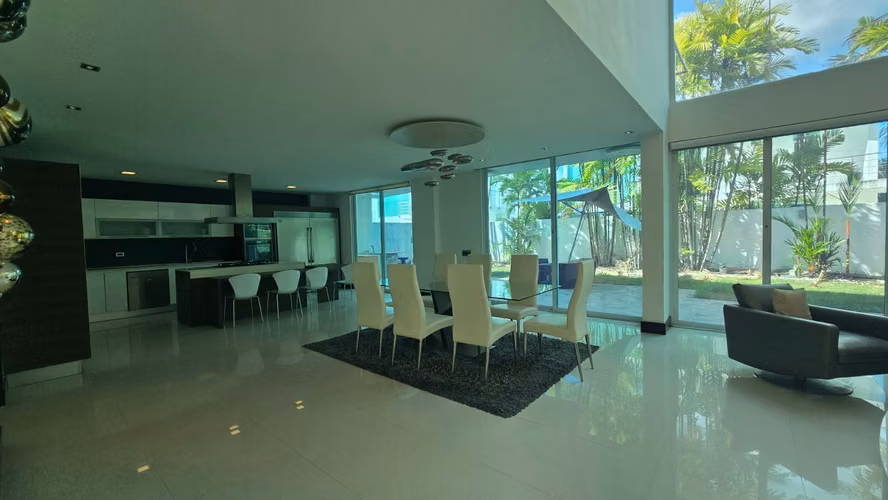 CASA EN COSTA SUR AMOBLADA - 392M2 - 4 HABITACIONES - *