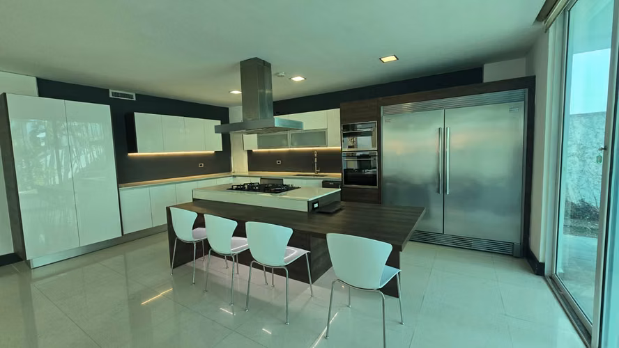 CASA EN COSTA SUR AMOBLADA - 392M2 - 4 HABITACIONES - *