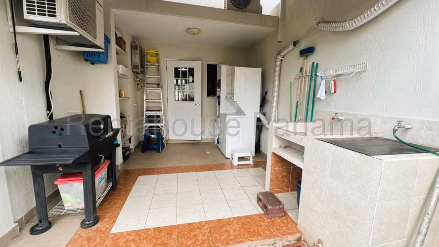Se Vende Casa en Versalles VLU26-6247