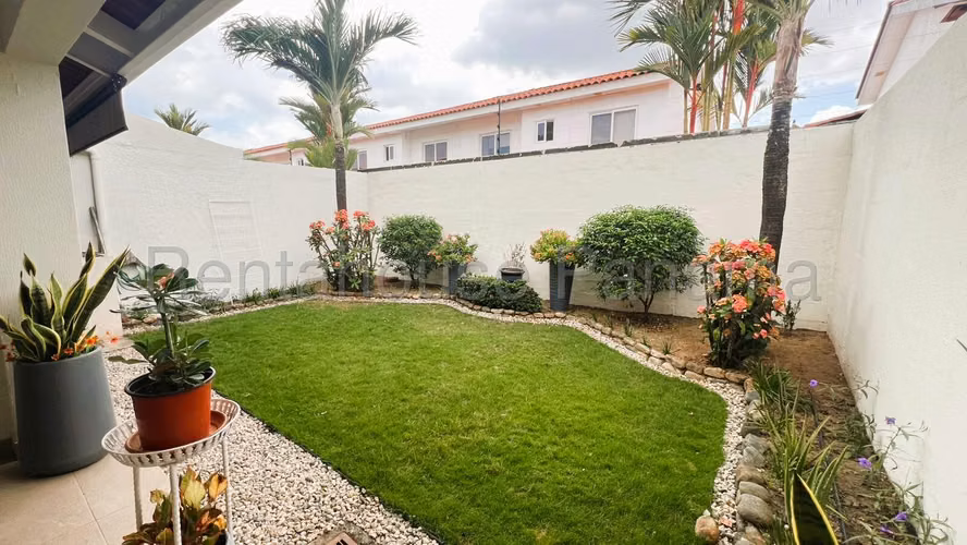 Se Vende Casa en Versalles VLU26-6247