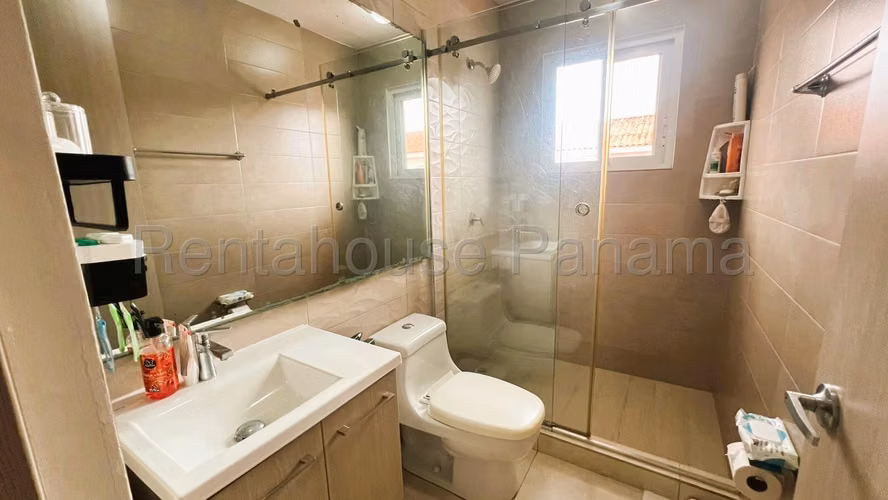 Se Vende Casa en Versalles VLU26-6247