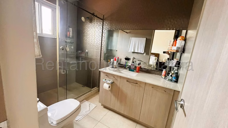 Se Vende Casa en Versalles VLU26-6247