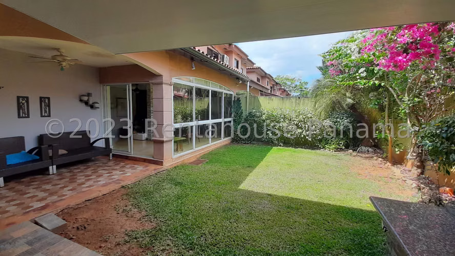 Se Vende Casa en Versalles VLU26-6258