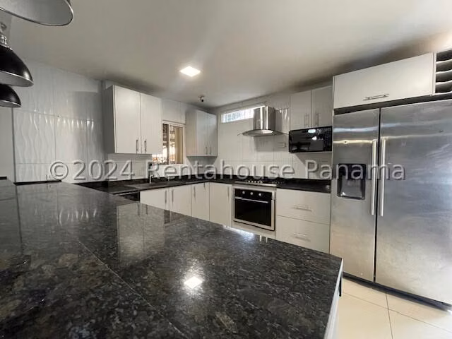 Amplia Casa en Altos de Panama La Riviera en Venta Mts2: 164 PD