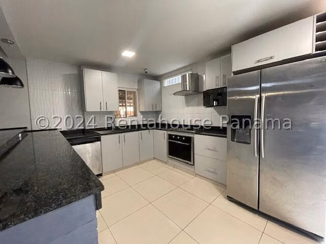 Amplia Casa en Altos de Panama La Riviera en Venta Mts2: 164 PD