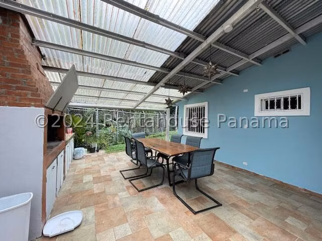 Amplia Casa en Altos de Panama La Riviera en Venta Mts2: 164 PD