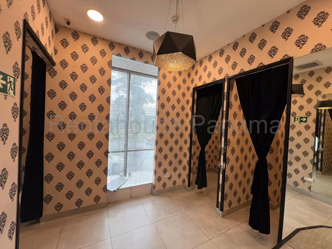 Venta de Local Comercial en Brisas del Golf Premier Plaza Mts2: 92.43 PD