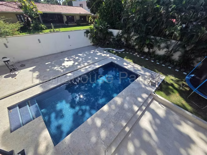 Alquiler de casa en Altos del Golf    AK