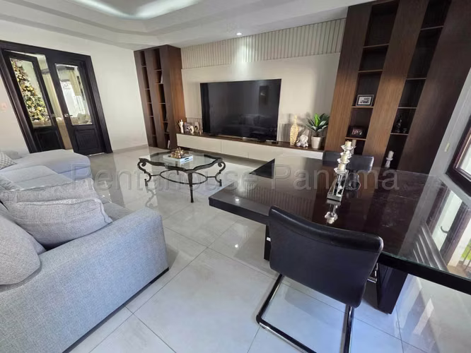 Alquiler de casa en Altos del Golf    AK