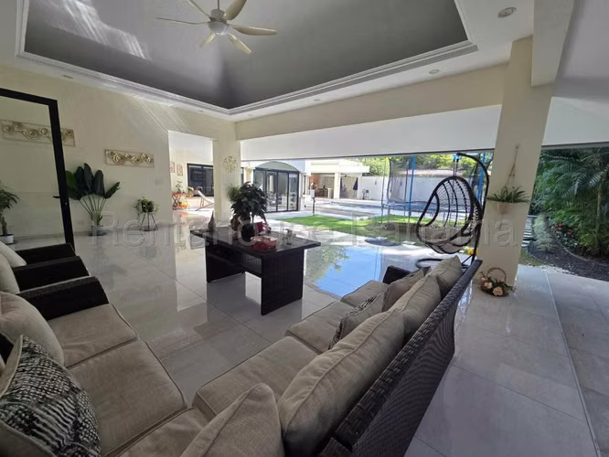 Alquiler de casa en Altos del Golf    AK