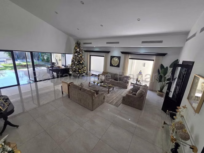 Alquiler de casa en Altos del Golf    AK