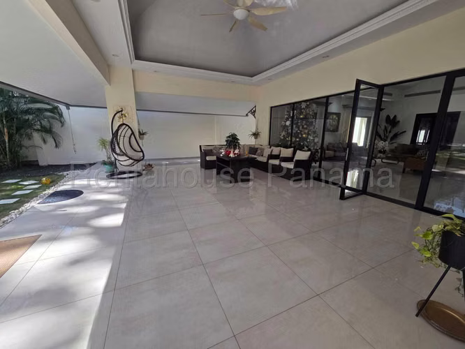 Alquiler de casa en Altos del Golf    AK