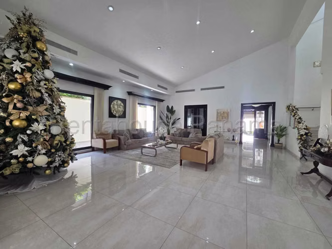 Alquiler de casa en Altos del Golf    AK