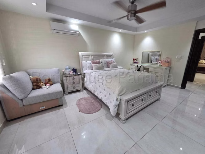 Alquiler de casa en Altos del Golf    AK