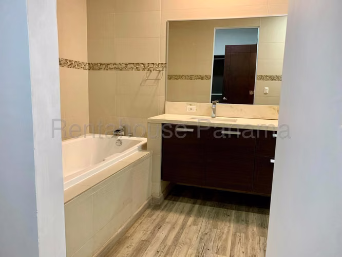 Alquiler de apartamento de 209.94m² con vista al mar en Punta Pacifica 26JSS6337