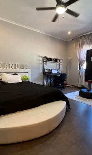 CASA con PISCINA en COSTA del ESTE - 5 Recámaras - 450 M²