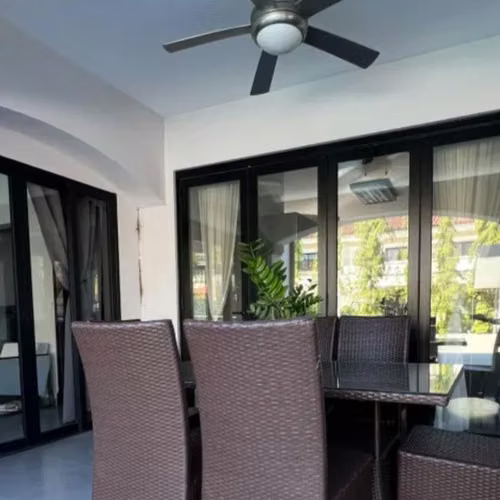 CASA con PISCINA en COSTA del ESTE - 5 Recámaras - 450 M²