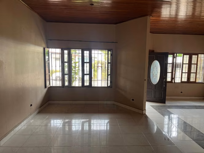 Banco Vende Casa en LOS CIPRESES II, San Miguelito