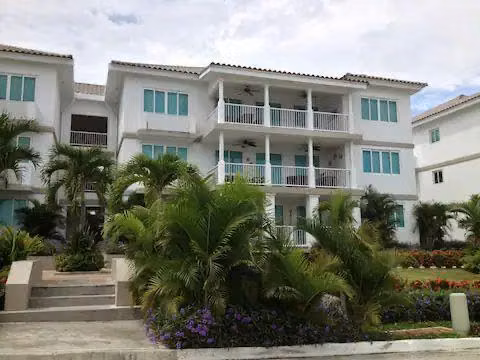 Vendo o alquilo hermoso apartamento en Playa Bijao - Imagen 9