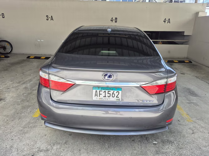 Lexus  ES300h 2014