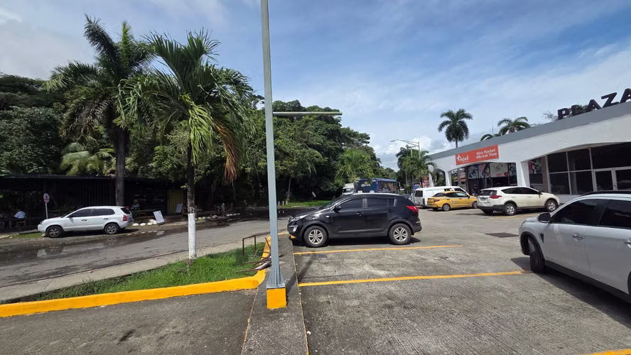 Alquiler de Local Comercial en Plaza Albrook View, 75m2